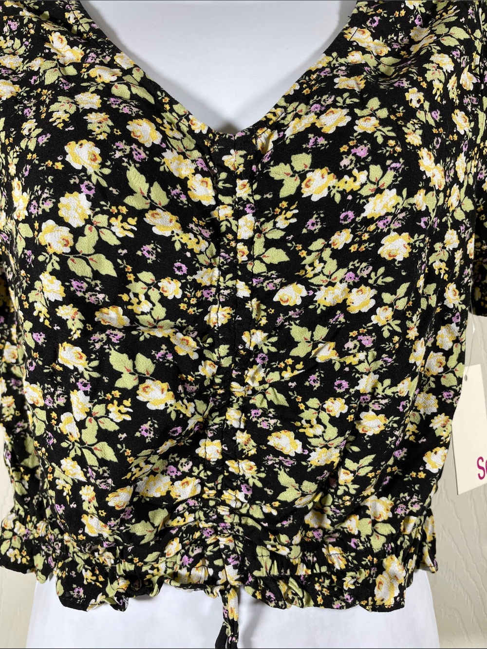 SO Black V-Neck Cropped Floral Tie-Hem Top - Picture 2 of 7